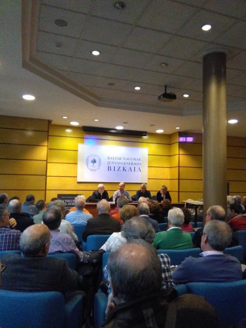 CfYKr9qWQAADUMi.jpg large